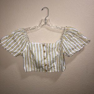 Super cute crop top!